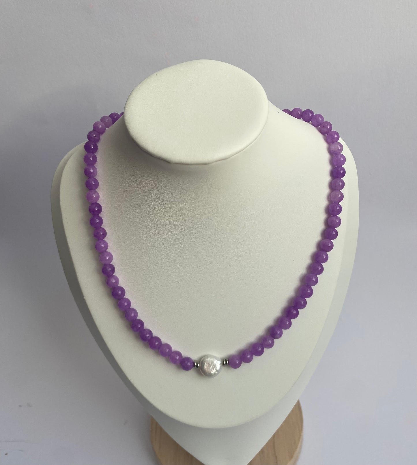 Lavender Amethyst 'Calm Beauty' (round beaded 6mm)